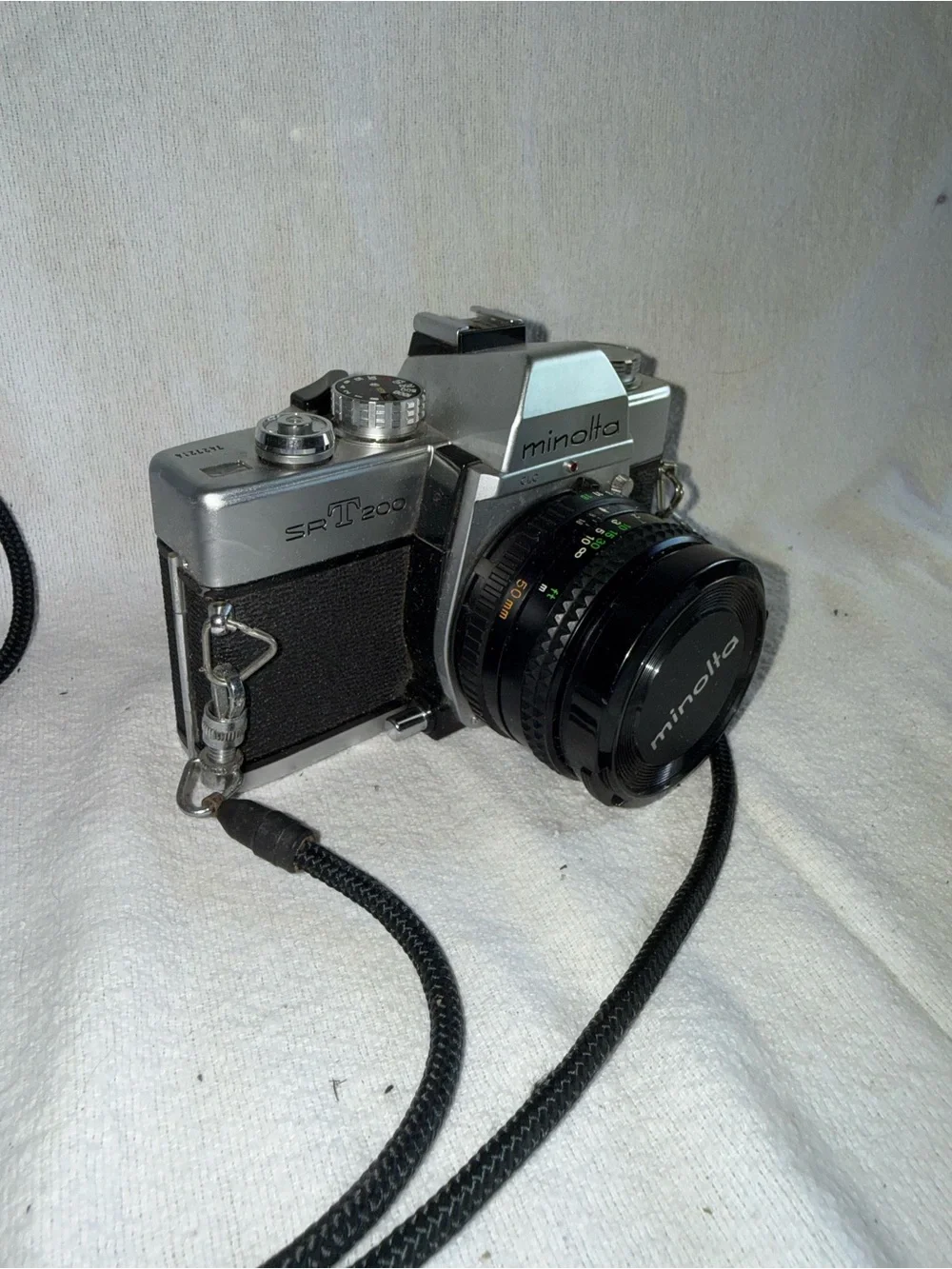 SR-T 200 50mm Minolta Film Camera with Minolta Case